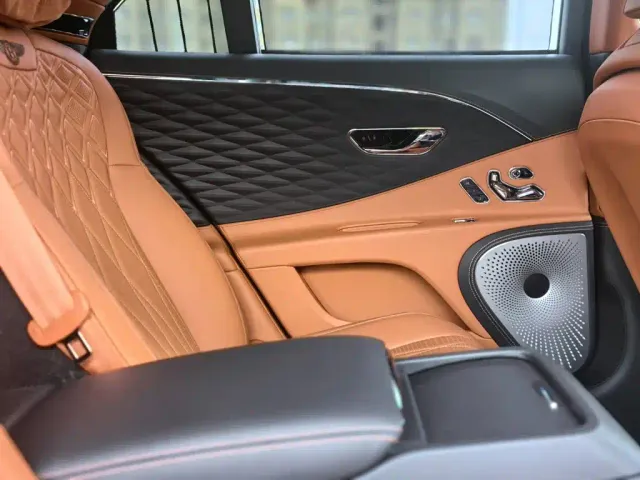 Bentley Flying Spur — Фото автомобиля 14