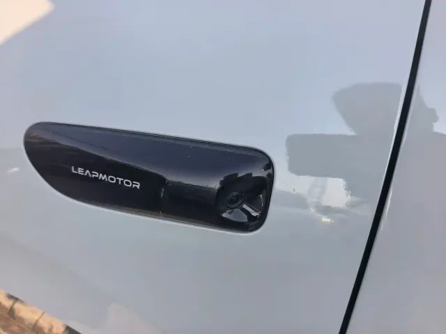 Leapmotor C10 — Фото автомобиля 8