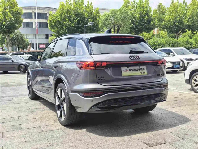 Audi Q6L e-tron — Фото автомобиля 9