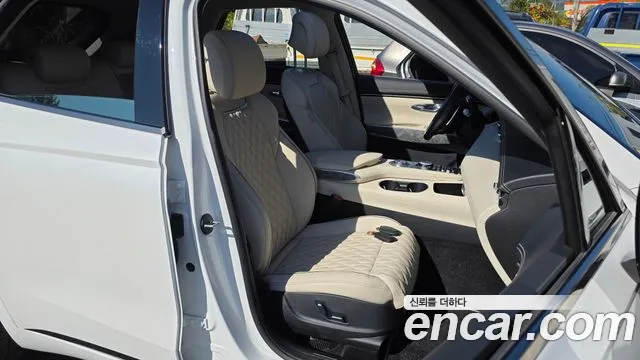 Genesis GV70 — Фото автомобиля 16