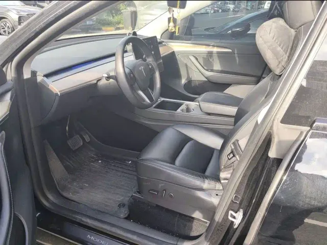 Tesla Model Y — Фото автомобиля 11