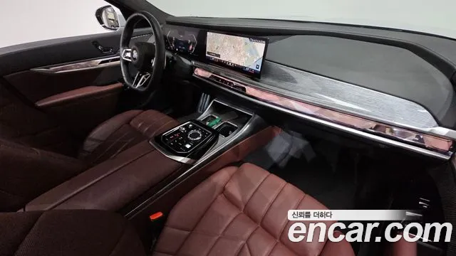 BMW 7-Series 7 серия (G70) 740i sDrive M Sport — Фото автомобиля 13
