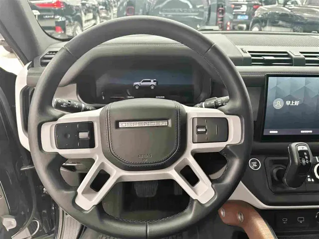 Land Rover Defender — Фото автомобиля 8