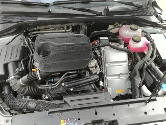 Roewe M7 DMH — Фото автомобиля 10