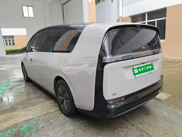 Li Auto MEGA — Фото автомобиля 4