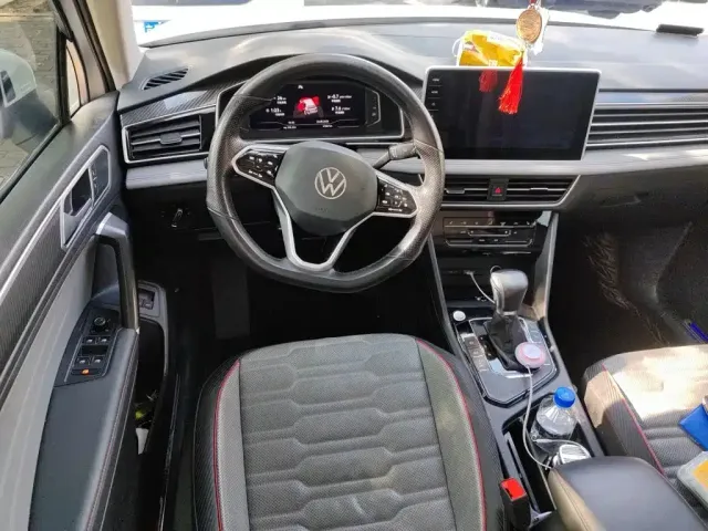 Volkswagen Tiguan L PHEV — Фото автомобиля 11