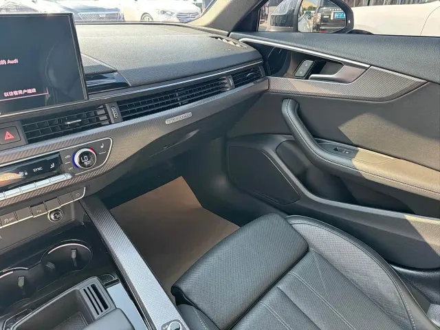 Audi A4L — Фото автомобиля 11