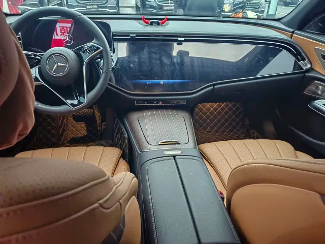 Mercedes-Benz E-Class — Фото автомобиля 4