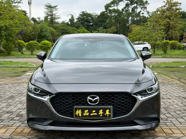 Mazda Axela — Фото автомобиля 3