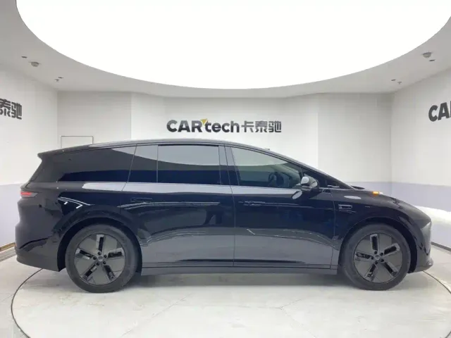 Li Auto i8 — Фото автомобиля 4