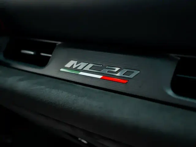 Maserati MC20 — Фото автомобиля 12