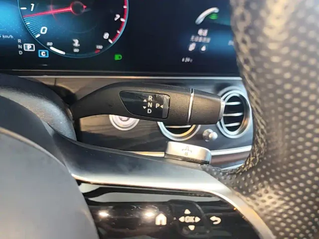 Mercedes-Benz E-Class — Фото автомобиля 13