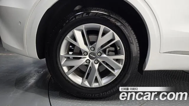 Genesis GV70 2.5T Бензин 2WD — Фото автомобиля 5