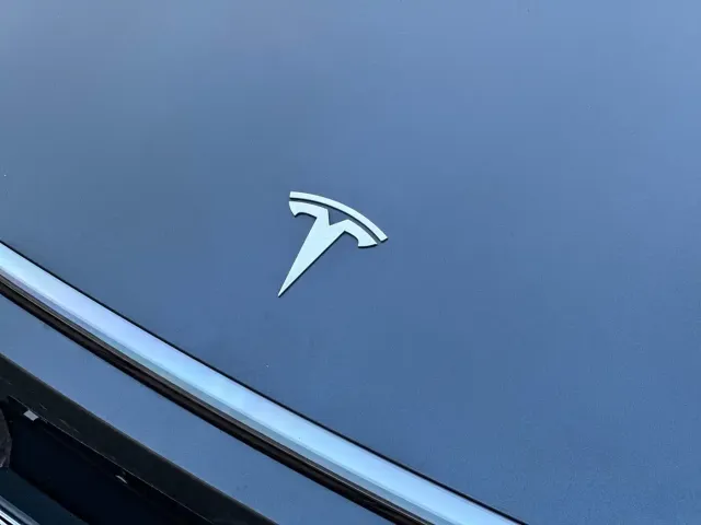 Tesla Model Y — Фото автомобиля 5