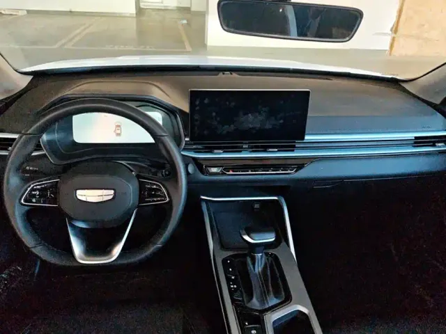 Geely Emgrand — Фото автомобиля 12