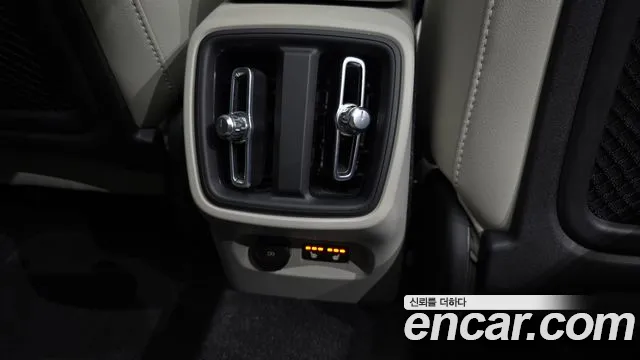 Вольво XC40 B4 Ultimate Bright — Фото автомобиля 18