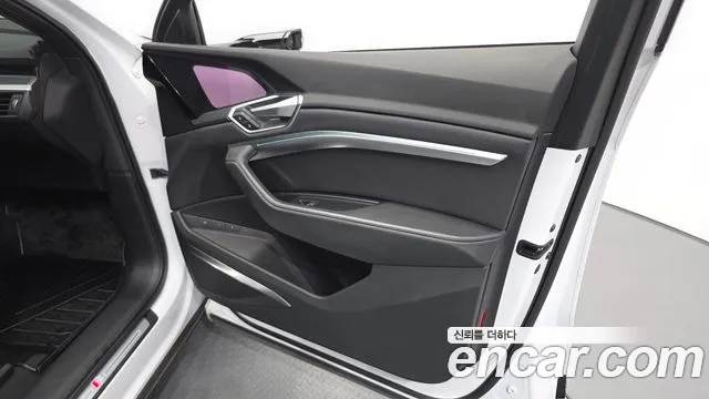 Audi e-tron — Фото автомобиля 21