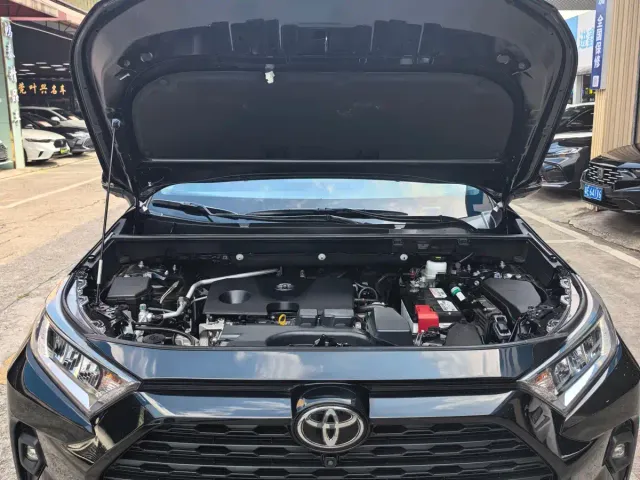 Toyota RAV4 — Фото автомобиля 15