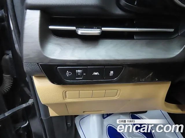 Kia Carnival Generation 4 — Фото автомобиля 12