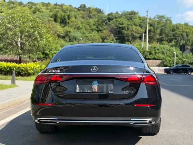 Mercedes-Benz E-Class — Фото автомобиля 12