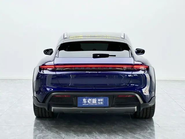 Porsche Taycan — Фото автомобиля 5