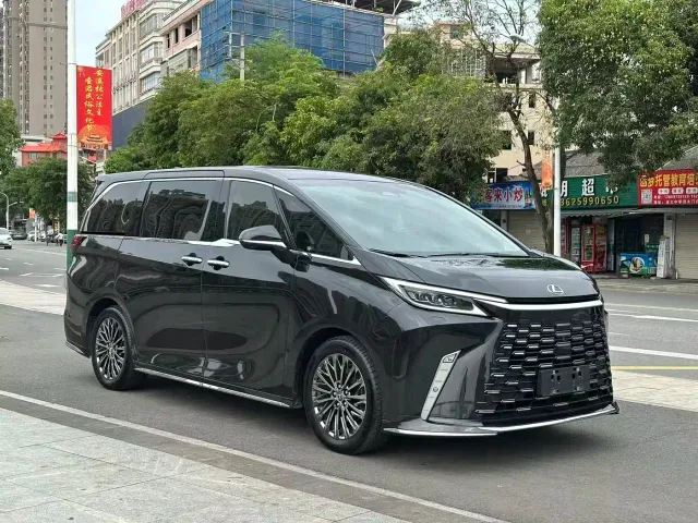 Lexus LM — Фото автомобиля 3