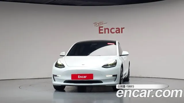 Tesla Model 3 — Фото автомобиля 3