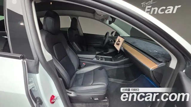 Tesla Model Y — Фото автомобиля 16