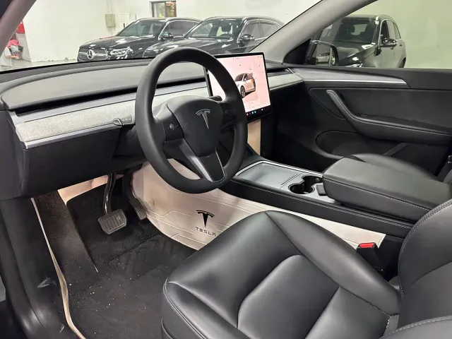 Tesla Model Y — Фото автомобиля 4