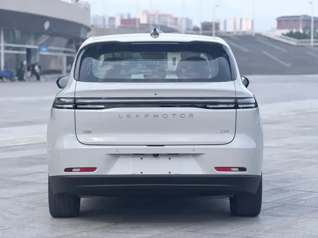 Leapmotor C10 — Фото автомобиля 5