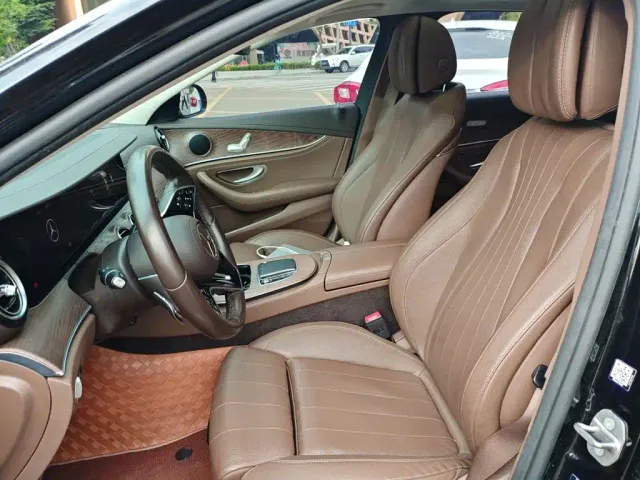 Mercedes-Benz E-Class — Фото автомобиля 17