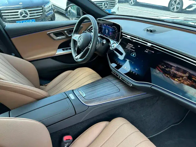Mercedes-Benz E-Class — Фото автомобиля 11