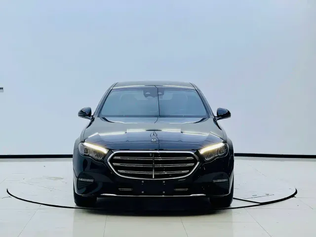 Mercedes-Benz E-Class — Фото автомобиля 2