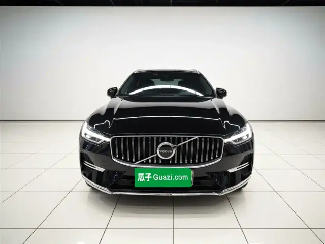 Volvo XC60 — Фото автомобиля 2