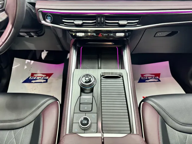 Ford Explorer — Фото автомобиля 12
