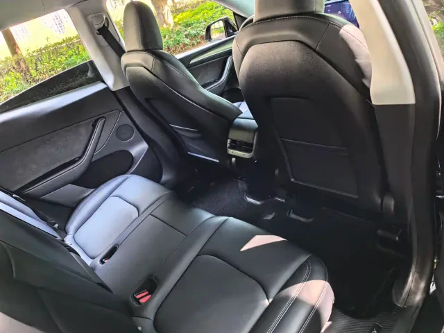 Tesla Model Y — Фото автомобиля 13