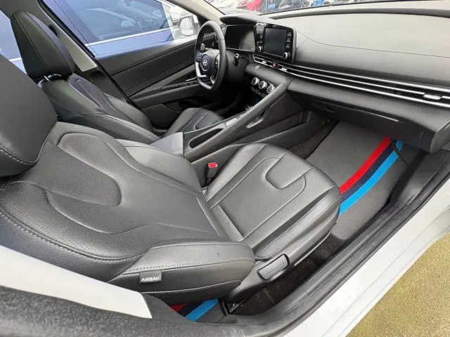 Hyundai Elantra — Фото автомобиля 12