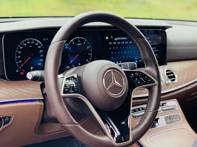 Mercedes-Benz E-Class — Фото автомобиля 17