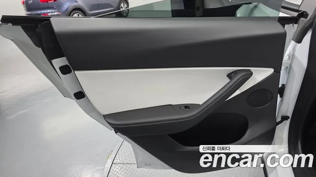 Tesla Model Y — Фото автомобиля 25