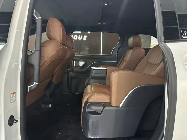 Toyota Sienna — Фото автомобиля 5