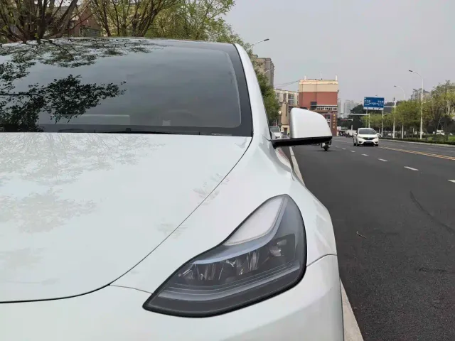 Tesla Model Y 2023 Long Range All-Wheel Drive Edition — Фото автомобиля 4