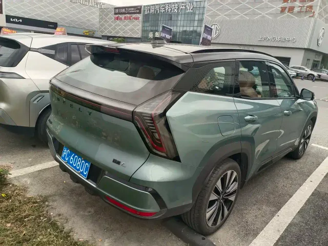 Geely Boyue L — Фото автомобиля 10