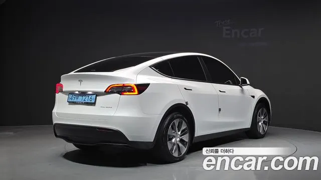Tesla Model Y — Фото автомобиля 2