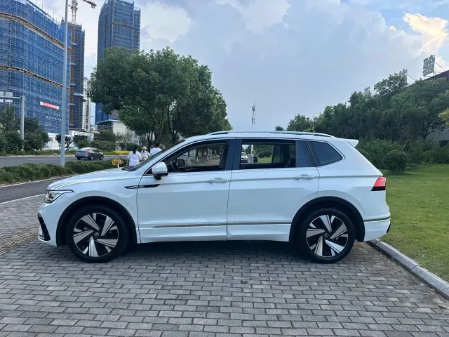 Volkswagen Tiguan L — Фото автомобиля 4