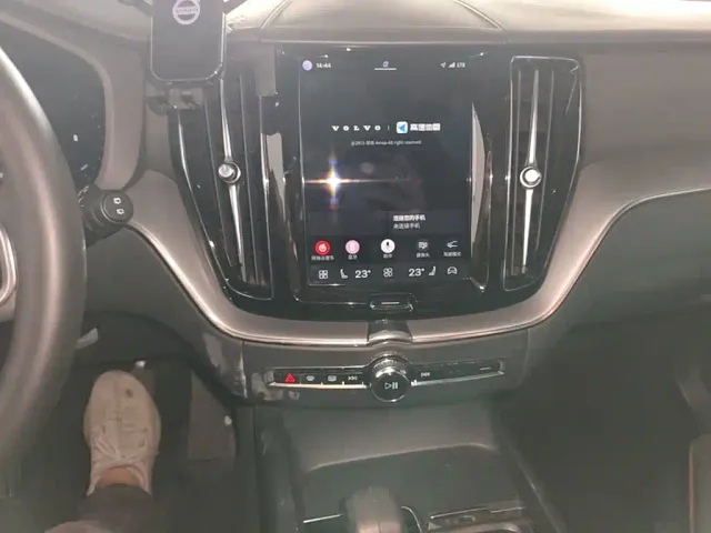 Volvo XC60 — Фото автомобиля 9
