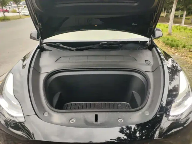 Tesla Model Y — Фото автомобиля 19