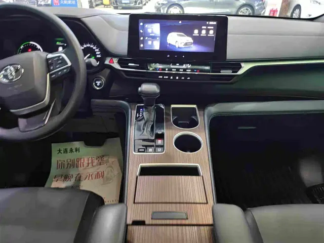 Toyota Granvia — Фото автомобиля 7