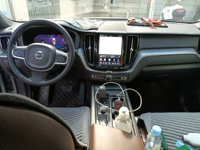 Volvo XC60 — Фото автомобиля 5