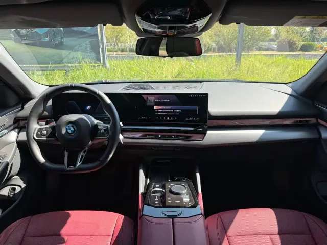BMW i5 — Фото автомобиля 7