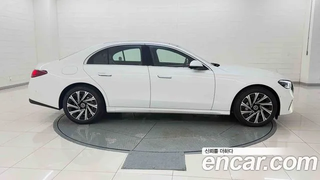 Mercedes-Benz E-Class — Фото автомобиля 5